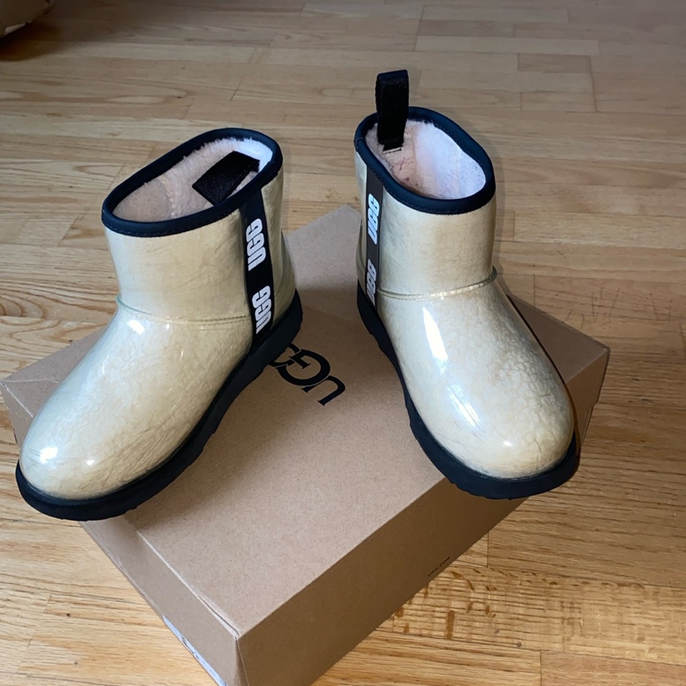 Uggs size 5 kids